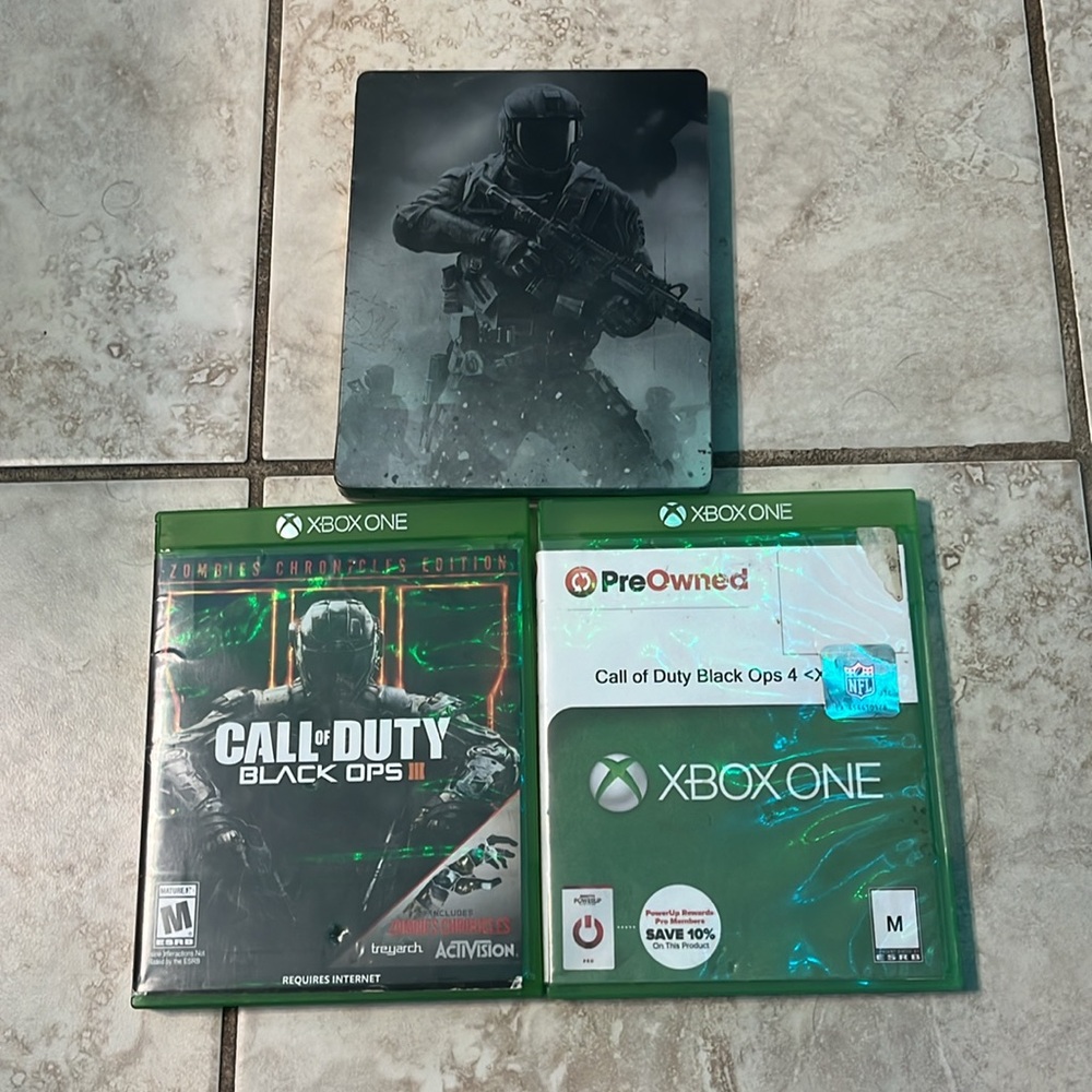 Black ops 4//Infinite warfare with metal case// Black ops 3  zombie chronicles